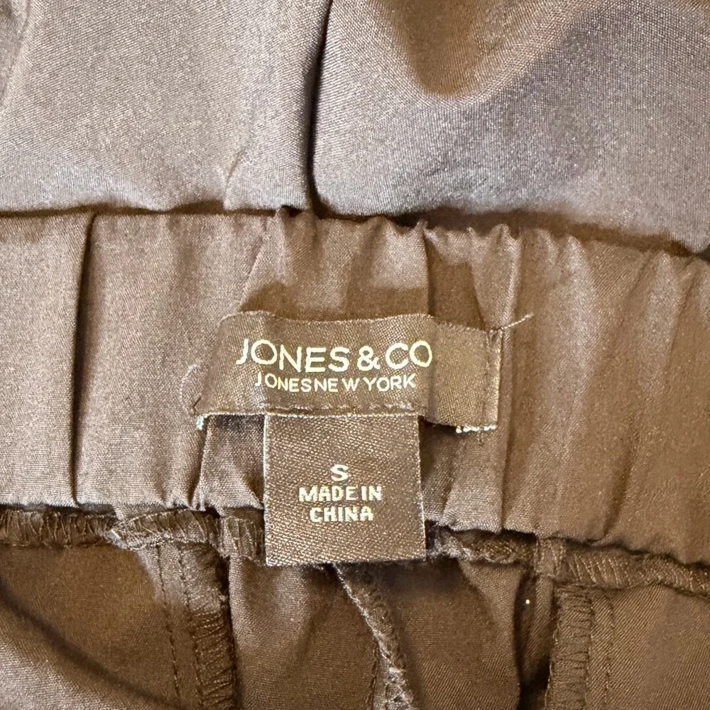 Jones & Co Black Tailored Shorts Stretch Chic Size Small